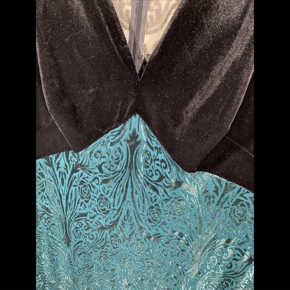 NEW Tadashi Shoji V-Neck‎ Velvet & Illusion Gown in Black/Forest [PLUS 18W ] - Picture 9 of 16